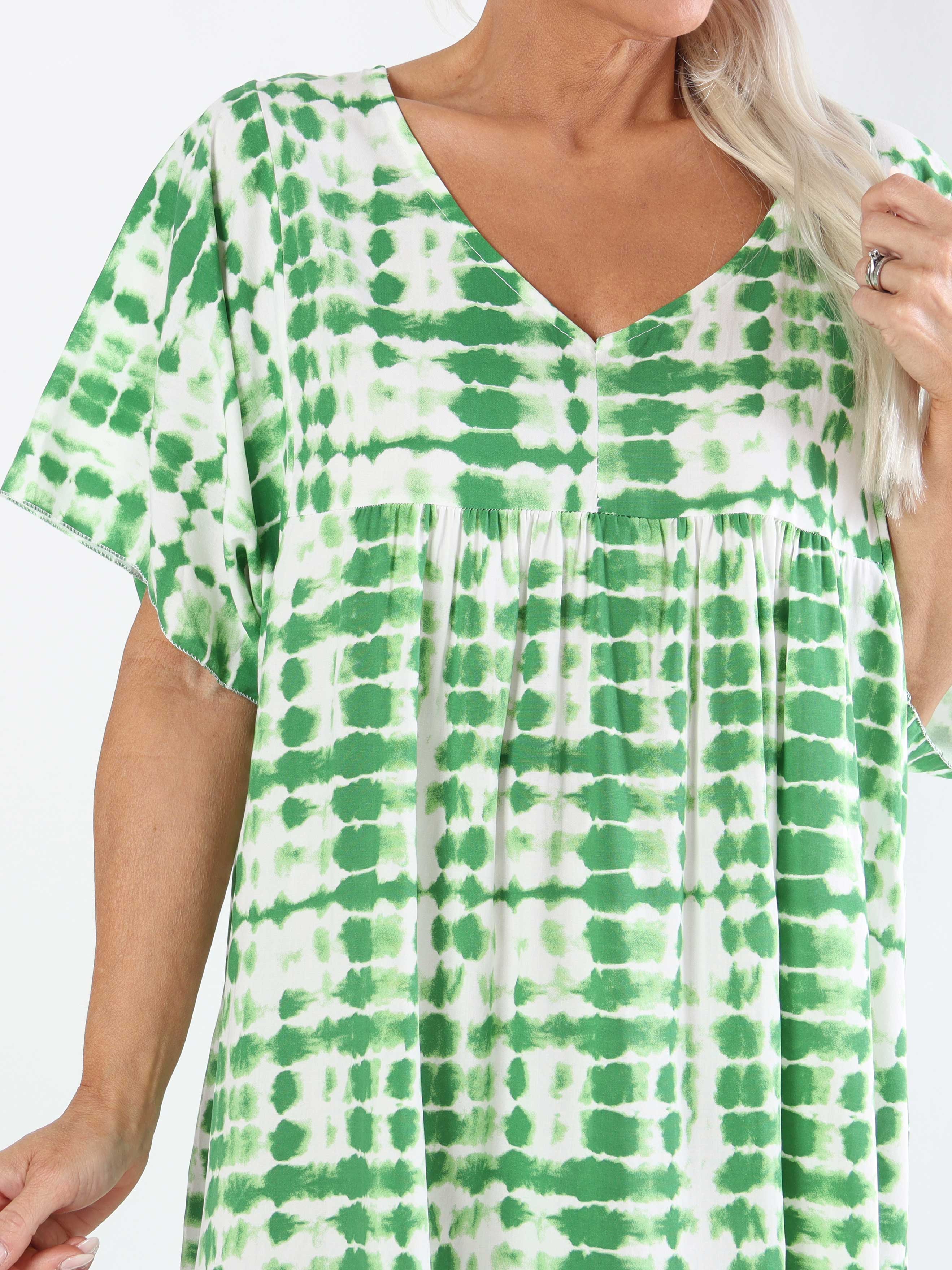 Lyon - Sød plus size kjole i viskose med batikmønster